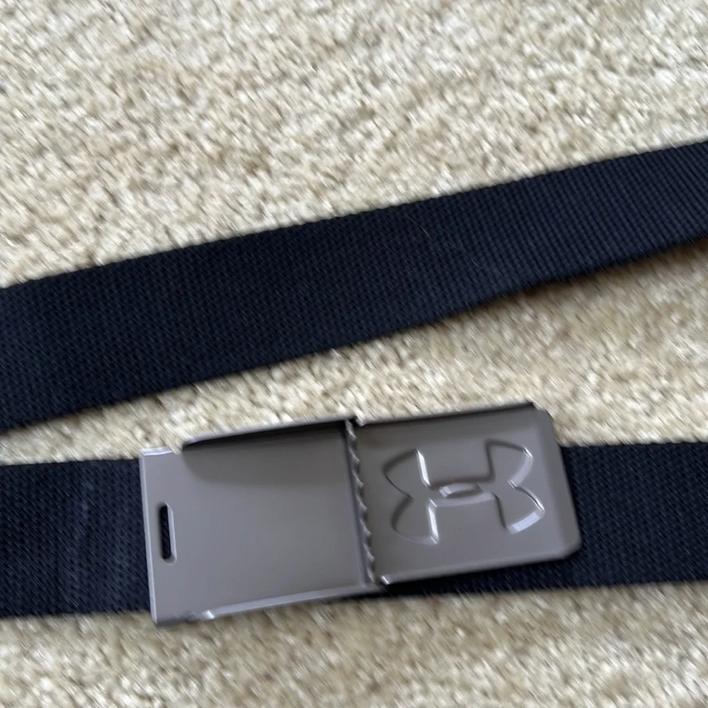 Under Armour baseball belt, like new!